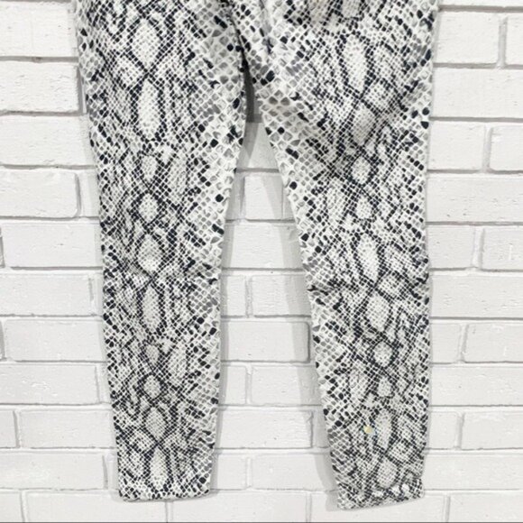 Good American Good Waist Skinny Jeans – High-Waist Stretch Denim – Size 16 - Picture 6 of 9